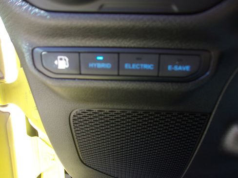 Used 2023 Jeep Wrangler Sahara w/ Cold Weather Group image 22