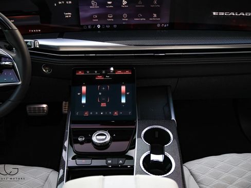 Used 2025 Cadillac Escalade V w/ LPO, ONYX Package AWD/4WD image 36