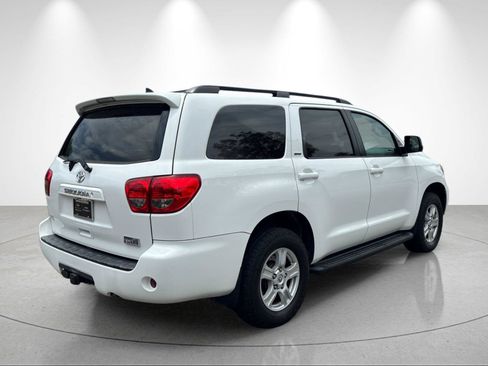 Used 2016 Toyota Sequoia SR5 RWD image 5
