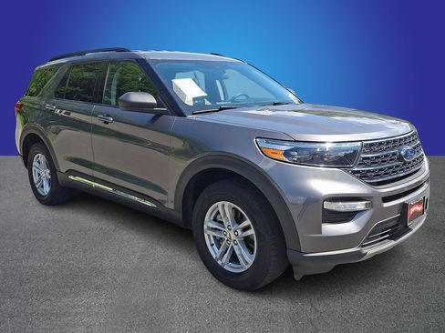 Used 2021 Ford Explorer XLT w/ Equipment Group 202A AWD/4WD image 3