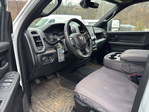Used 2024 RAM 2500 Tradesman w/ Chrome Appearance Group image 6