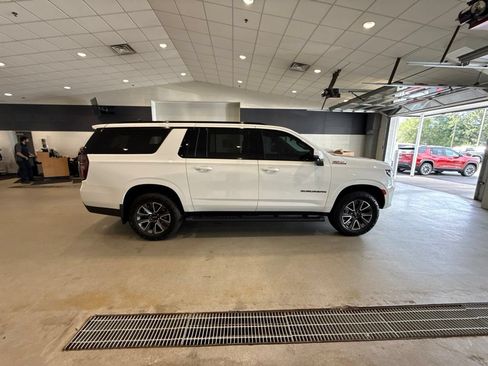 Used 2023 Chevrolet Suburban Z71 w/ Luxury Package AWD/4WD image 8