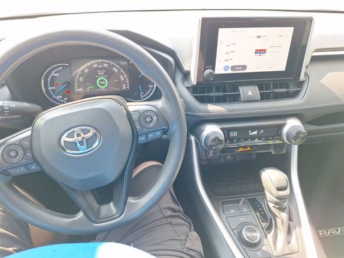 Used 2025 Toyota RAV4 XLE image 19