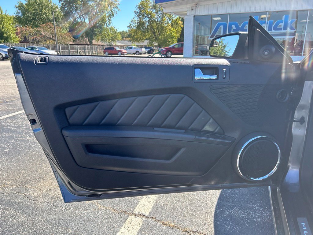 Used 2013 Ford Mustang Premium RWD image 32