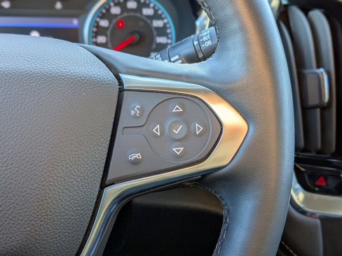 Used 2023 Chevrolet Traverse LT image 30