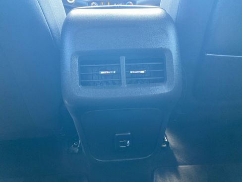 Used 2024 GMC Terrain SLE image 29