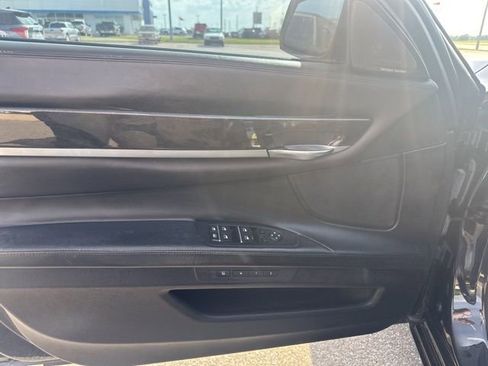 Used 2014 BMW 750Li xDrive image 33