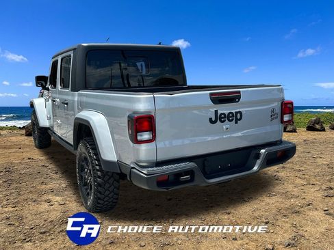 Used 2023 Jeep Gladiator Sport AWD/4WD image 5