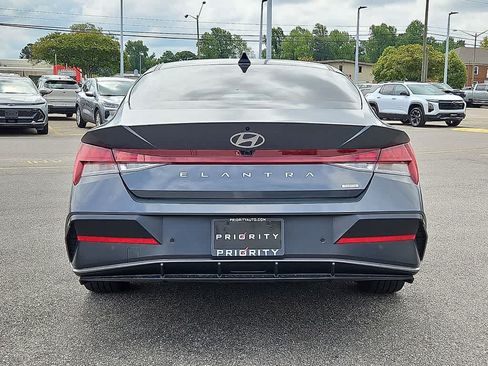 Used 2024 Hyundai Elantra Limited FWD image 5