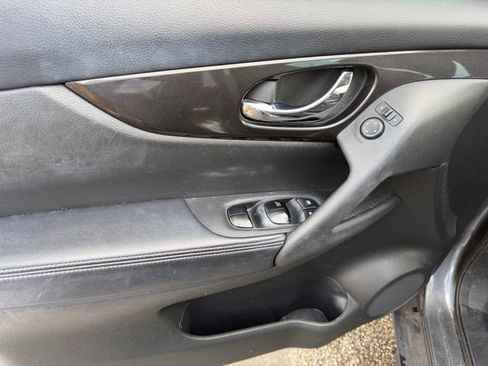 Used 2018 Nissan Rogue S FWD image 22