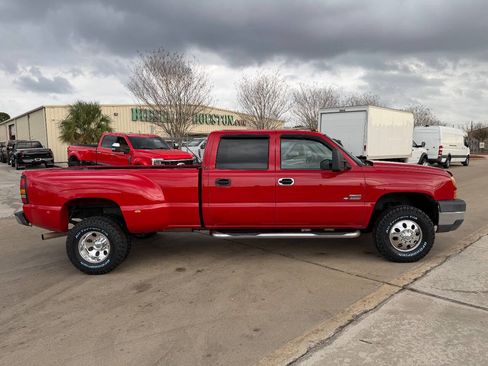 Used 2006 Chevrolet Silverado 3500 LT w/ Heavy-Duty Power Package image 4