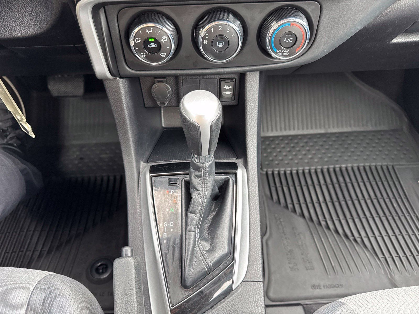Used 2019 Toyota Corolla L w/ Body Protection Package FWD image 19