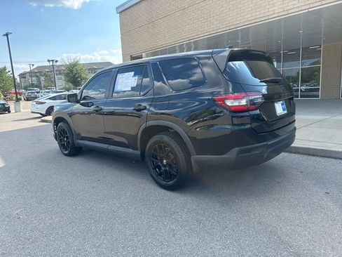 Used 2023 Honda Pilot LX image 2