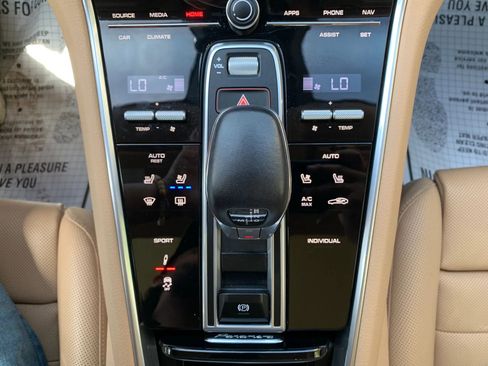 Used 2023 Porsche Panamera image 31