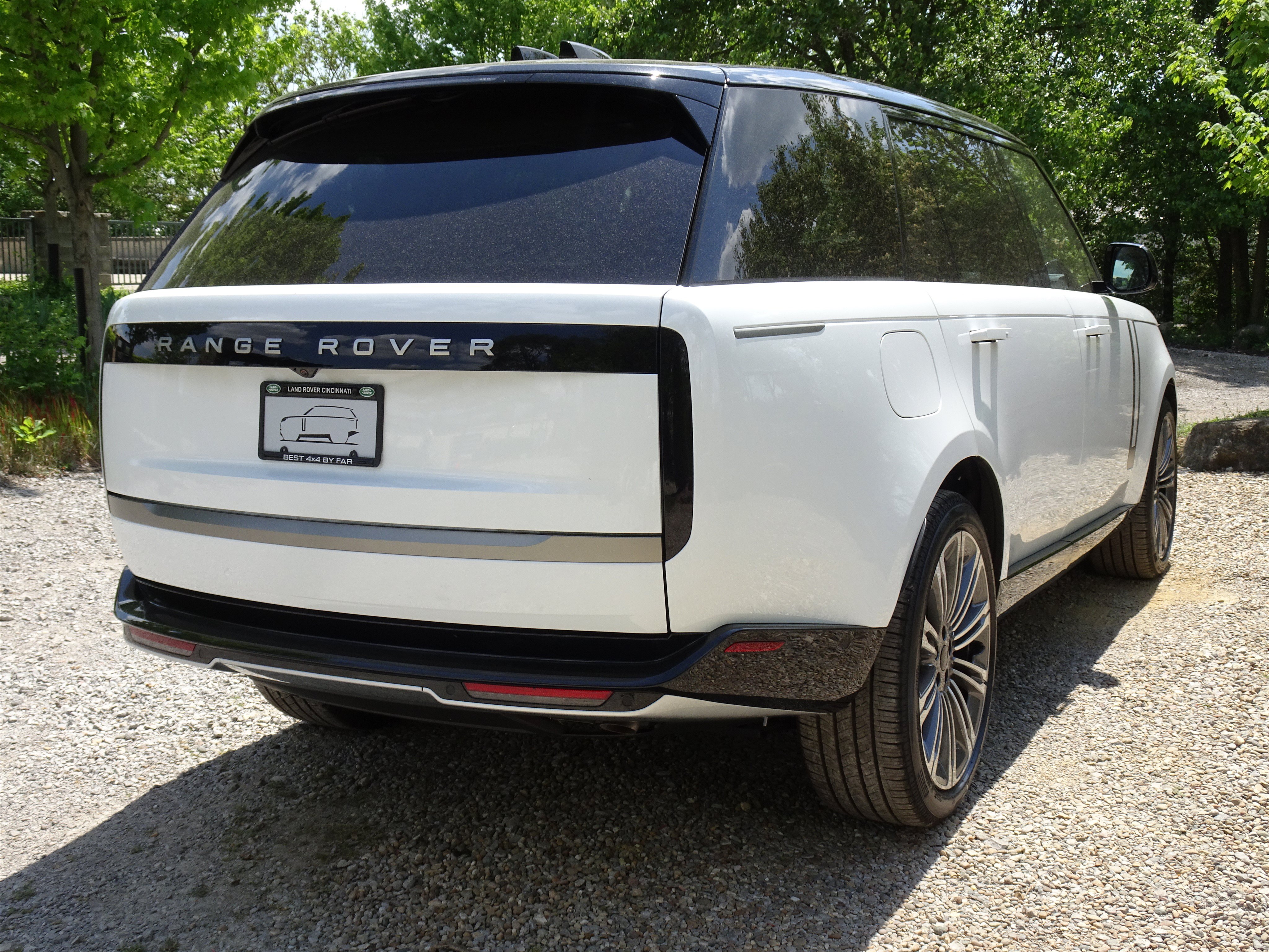 New 2026 Land Rover Range Rover Long Wheelbase SE AWD/4WD image 12