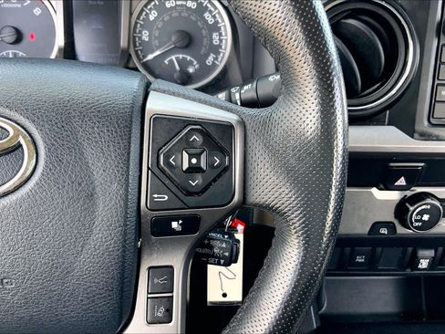 Used 2019 Toyota Tacoma SR5 RWD image 23