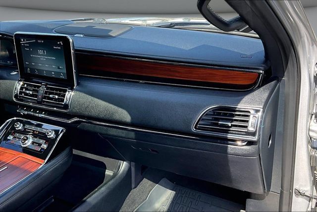 Used 2019 Lincoln Navigator Reserve AWD/4WD image 27