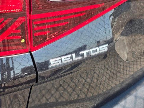 Used 2023 Kia Seltos EX AWD/4WD image 14