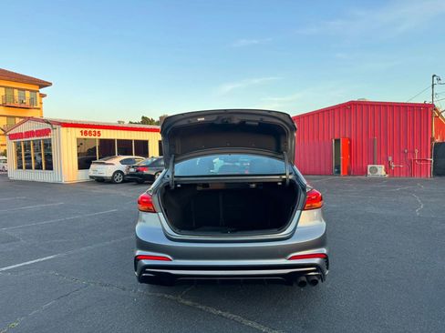 Used 2018 Hyundai Elantra Sport w/ Sport Premium Package 03 FWD image 6
