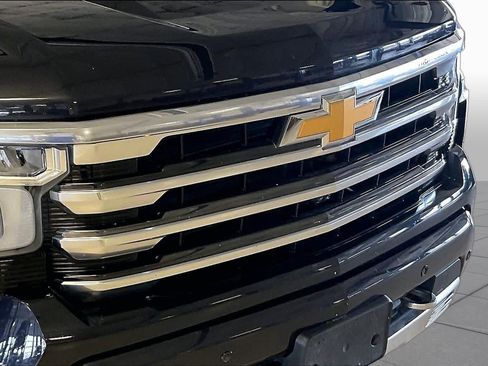 Used 2024 Chevrolet Silverado 1500 High Country w/ High Country Premium Package AWD/4WD image 30