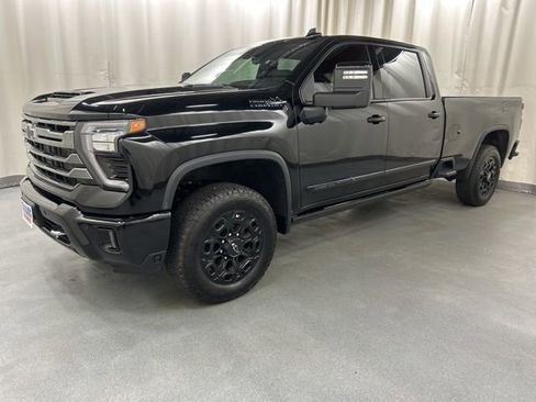 Used 2024 Chevrolet Silverado 3500 High Country w/ High Country Premium Package image 2