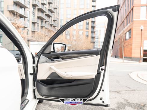 Used 2018 BMW 540i w/ M Sport Package image 45