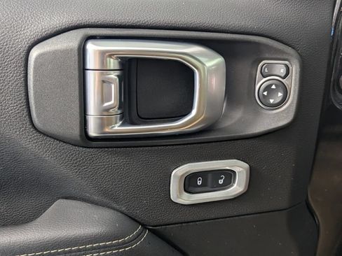 Used 2021 Jeep Wrangler Unlimited Sahara AWD/4WD image 14