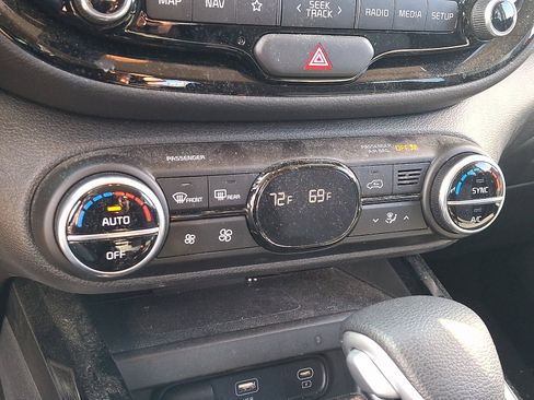 Certified 2023 Kia Soul S FWD image 16