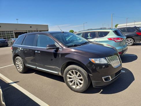 Used 2013 Lincoln MKX AWD image 4