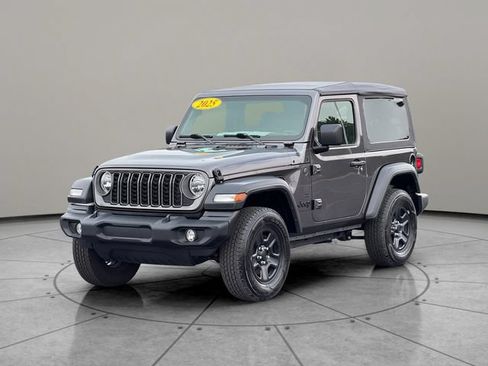 Used 2025 Jeep Wrangler Sport AWD/4WD image 2