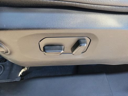 Used 2024 Jeep Gladiator Sport image 7