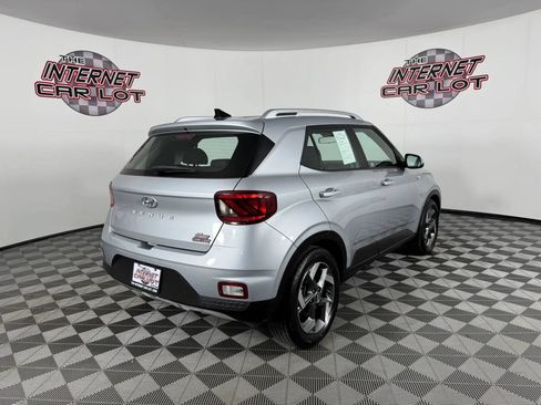 Used 2021 Hyundai Venue SEL FWD image 7