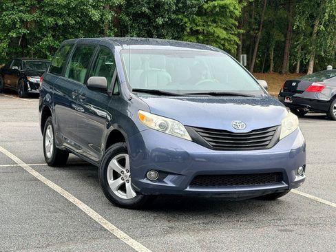 Used 2013 Toyota Sienna L FWD image 4