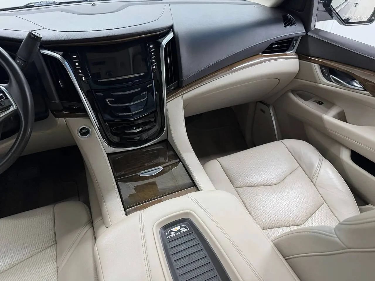Used 2019 Cadillac Escalade Luxury RWD image 31