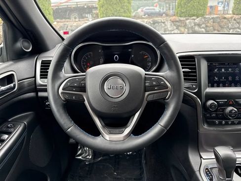 Used 2019 Jeep Grand Cherokee Laredo AWD/4WD image 10