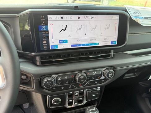 New 2026 Jeep Wrangler Unlimited Sahara AWD/4WD image 18