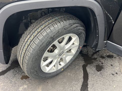 Used 2017 Jeep Cherokee Latitude w/ Cold Weather Group image 7