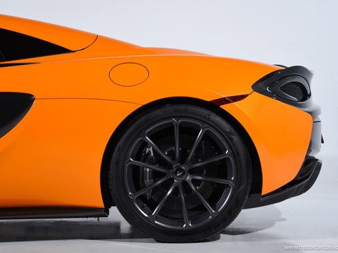 Used 2020 McLaren 570S Spider image 30