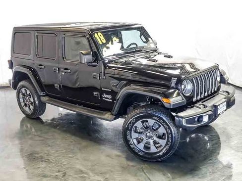 Used 2018 Jeep Wrangler Unlimited Sahara AWD/4WD image 6
