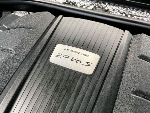 Used 2022 Porsche Macan S image 33