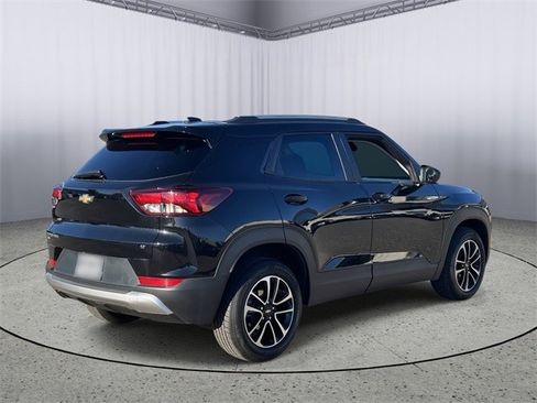 Used 2025 Chevrolet TrailBlazer LT image 9