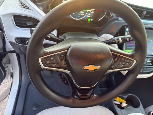 Used 2017 Chevrolet Bolt LT FWD image 16