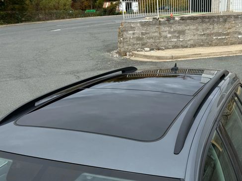 Used 2016 Volkswagen Golf Limited Edition image 3