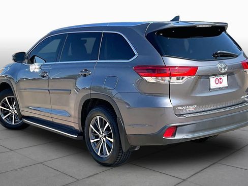 Used 2018 Toyota Highlander XLE AWD/4WD image 12