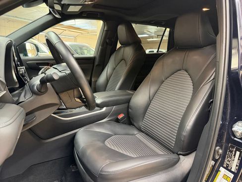 Used 2025 Toyota Highlander XSE AWD/4WD image 34