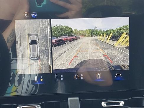New 2026 Chevrolet Equinox LT w/ Convenience Package II AWD/4WD image 10