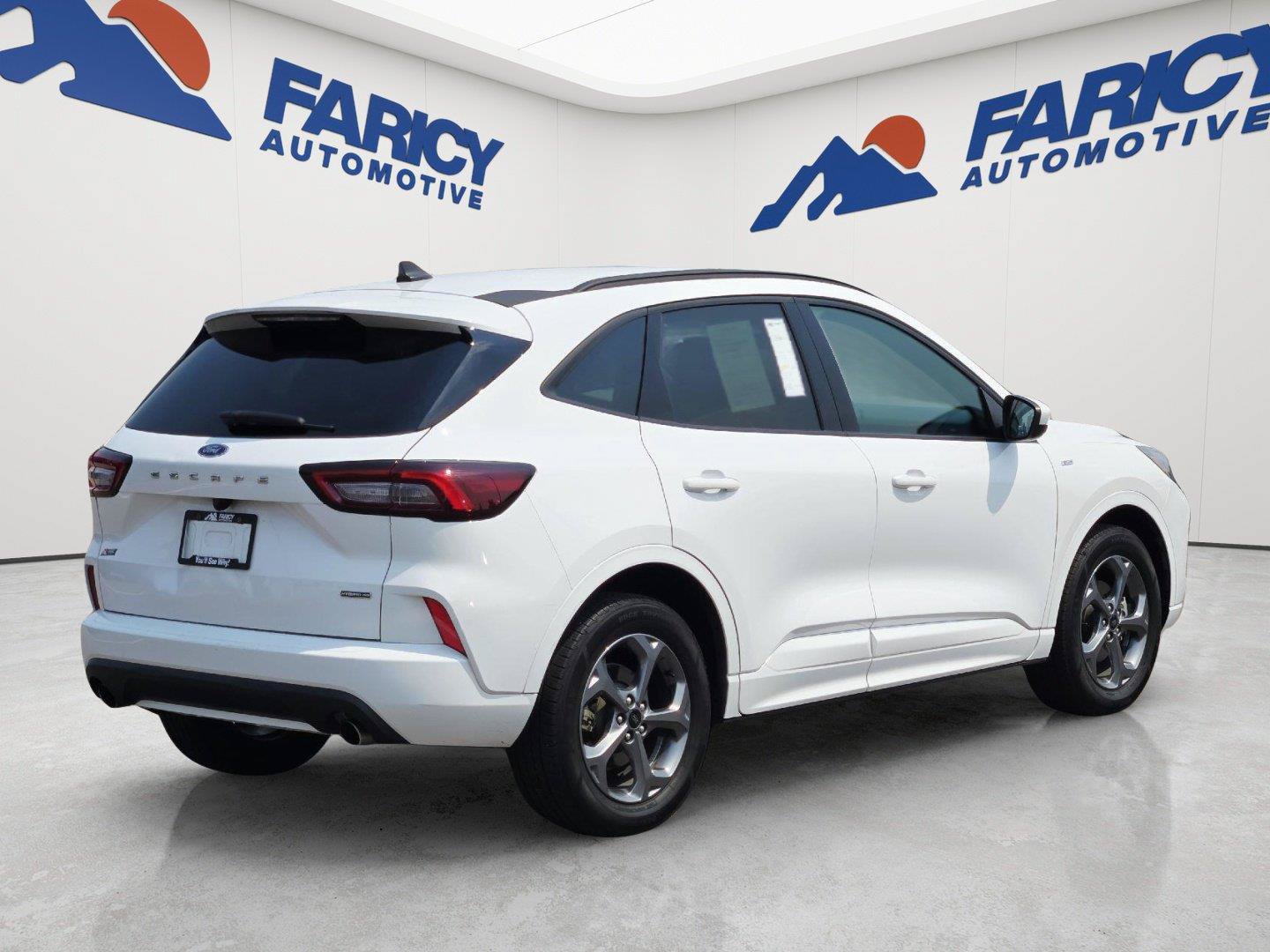 Certified 2023 Ford Escape ST-Line Select AWD/4WD image 5