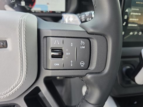 Used 2025 Land Rover Defender 110 AWD/4WD image 20
