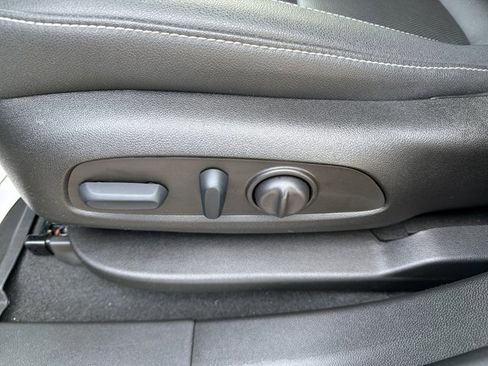 Used 2023 Chevrolet Blazer LT image 16