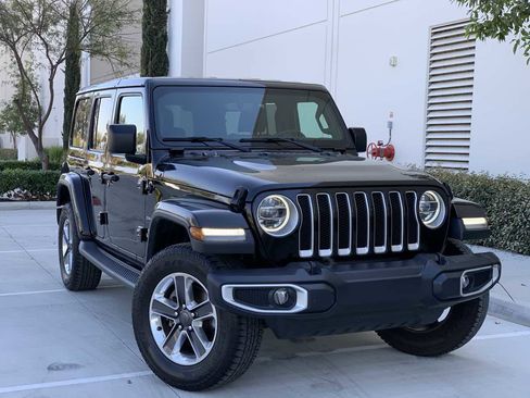 Used 2019 Jeep Wrangler Unlimited Sahara image 12